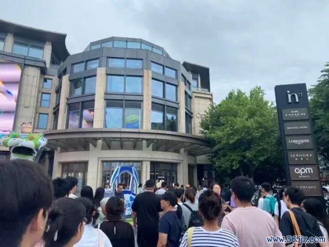 阛阓复兴地下一层骤然烟雾足够 烤箱故障所致